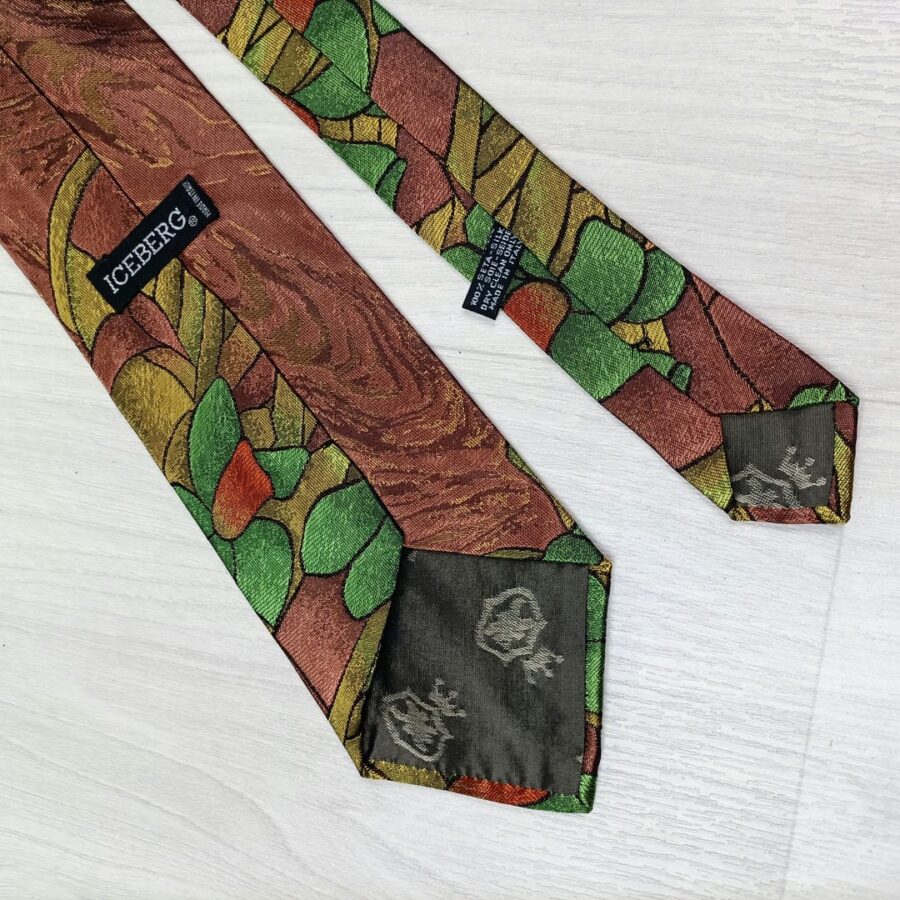 cravatta con alberi