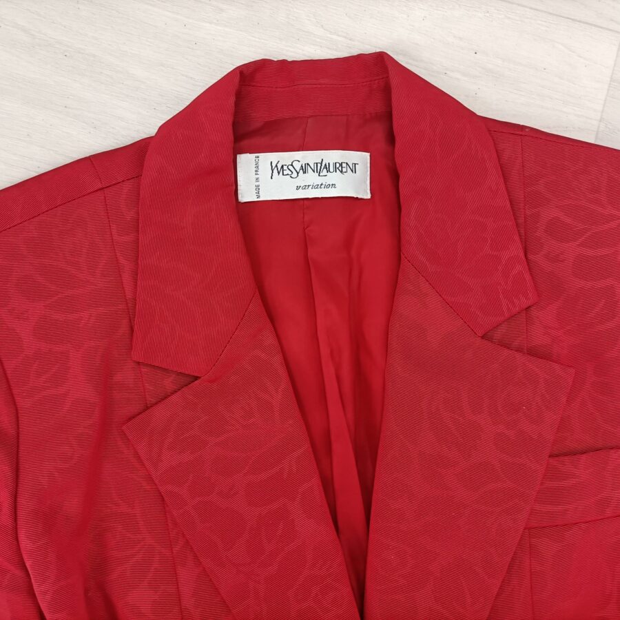 Tailleur Yves Saint Laurent con bottone cuore