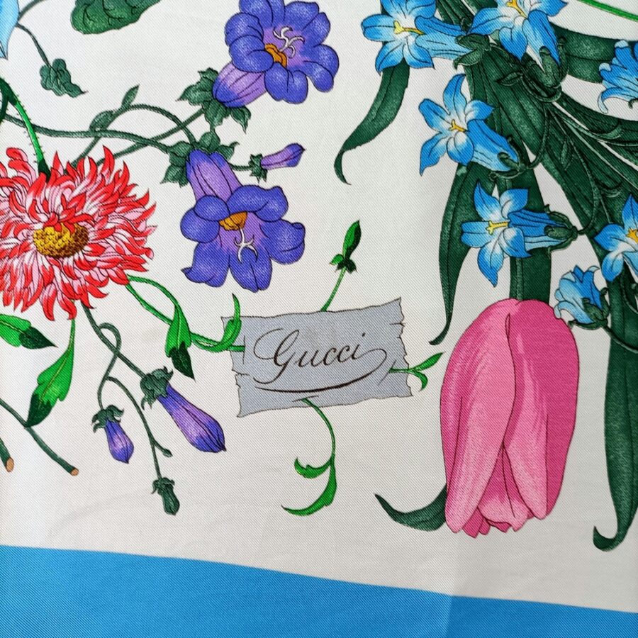 Gucci vintage scarf Flora