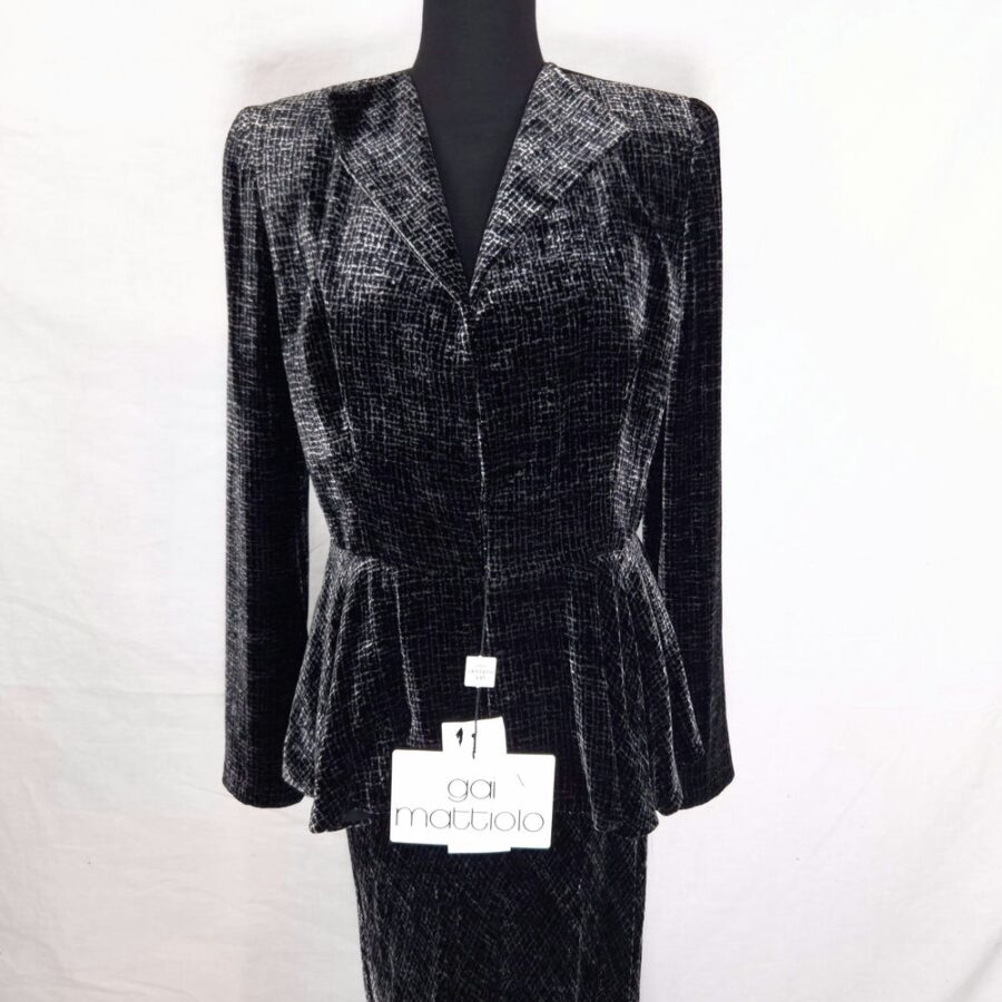 blcak skirt suit