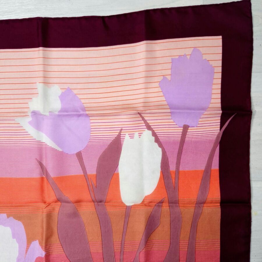 foulard con tulipani